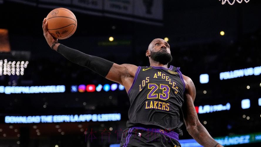 詹姆斯拿下“准三双” 湖人战胜老鹰